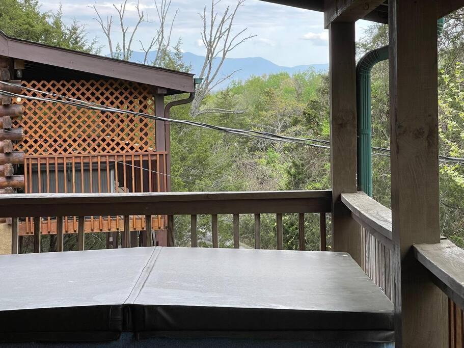 Peace By The Lake Sevierville Exterior photo